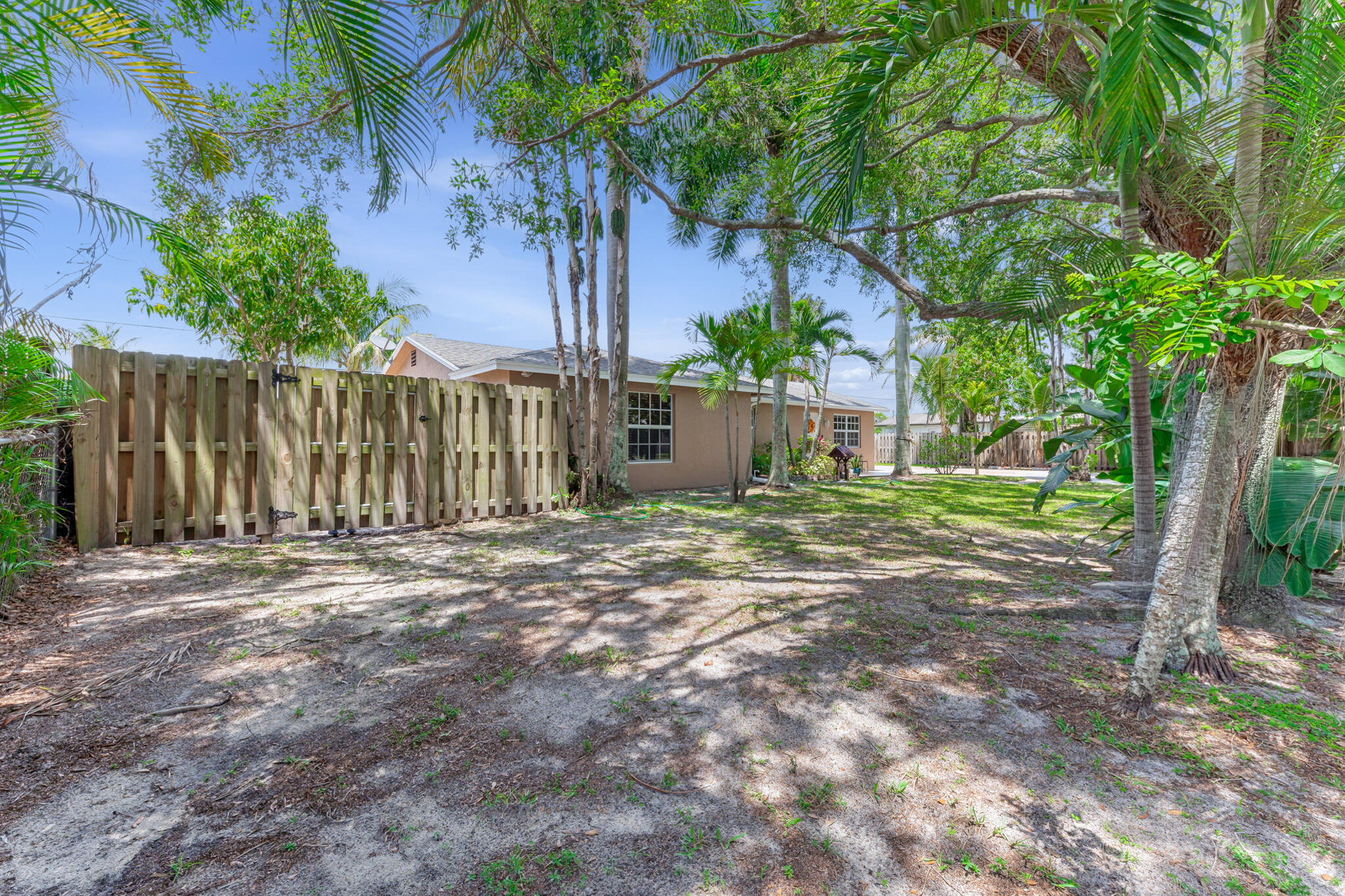 TROPICAL COUNTRY ESTATES - Residential