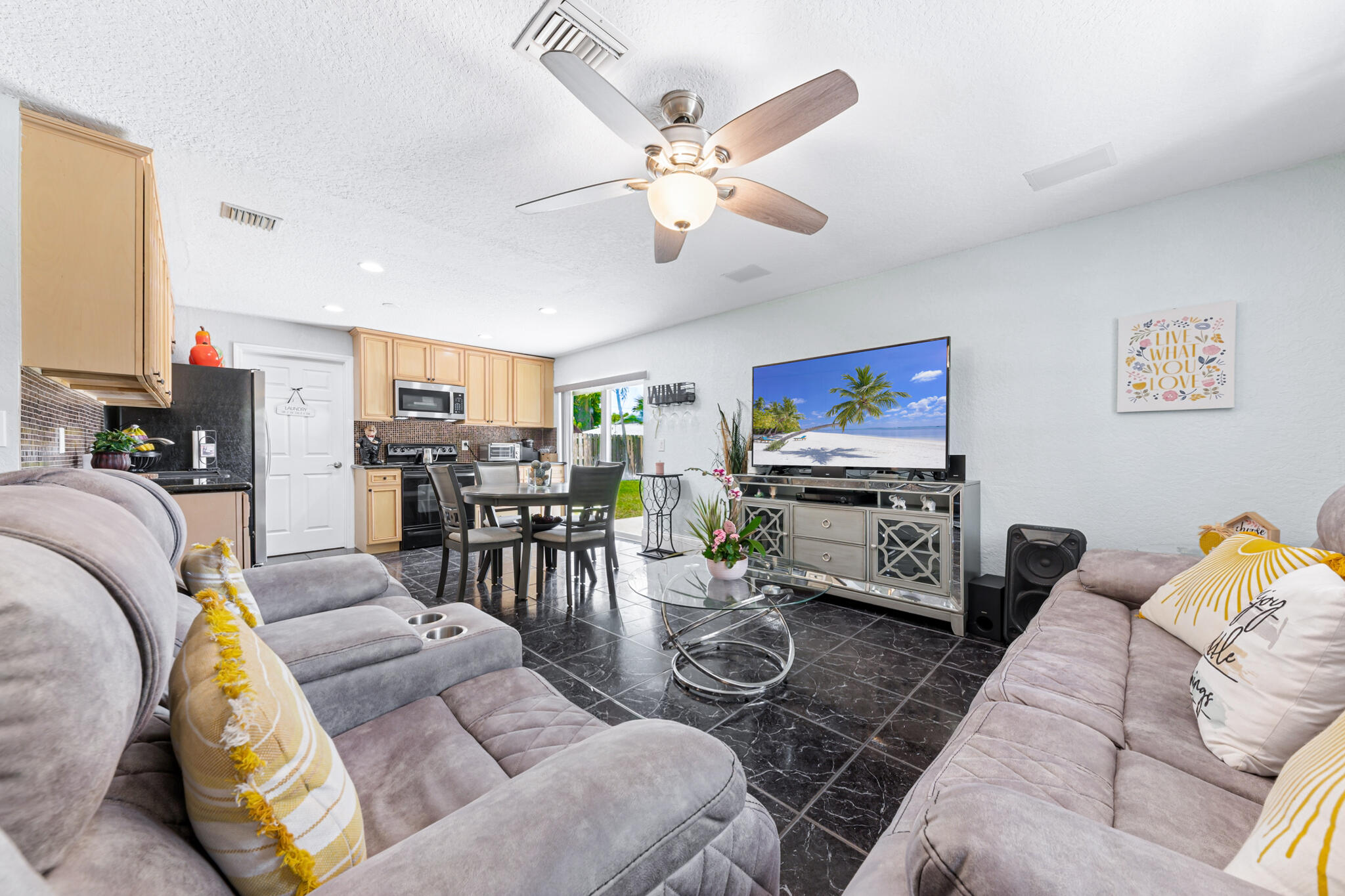 TROPICAL COUNTRY ESTATES - Residential
