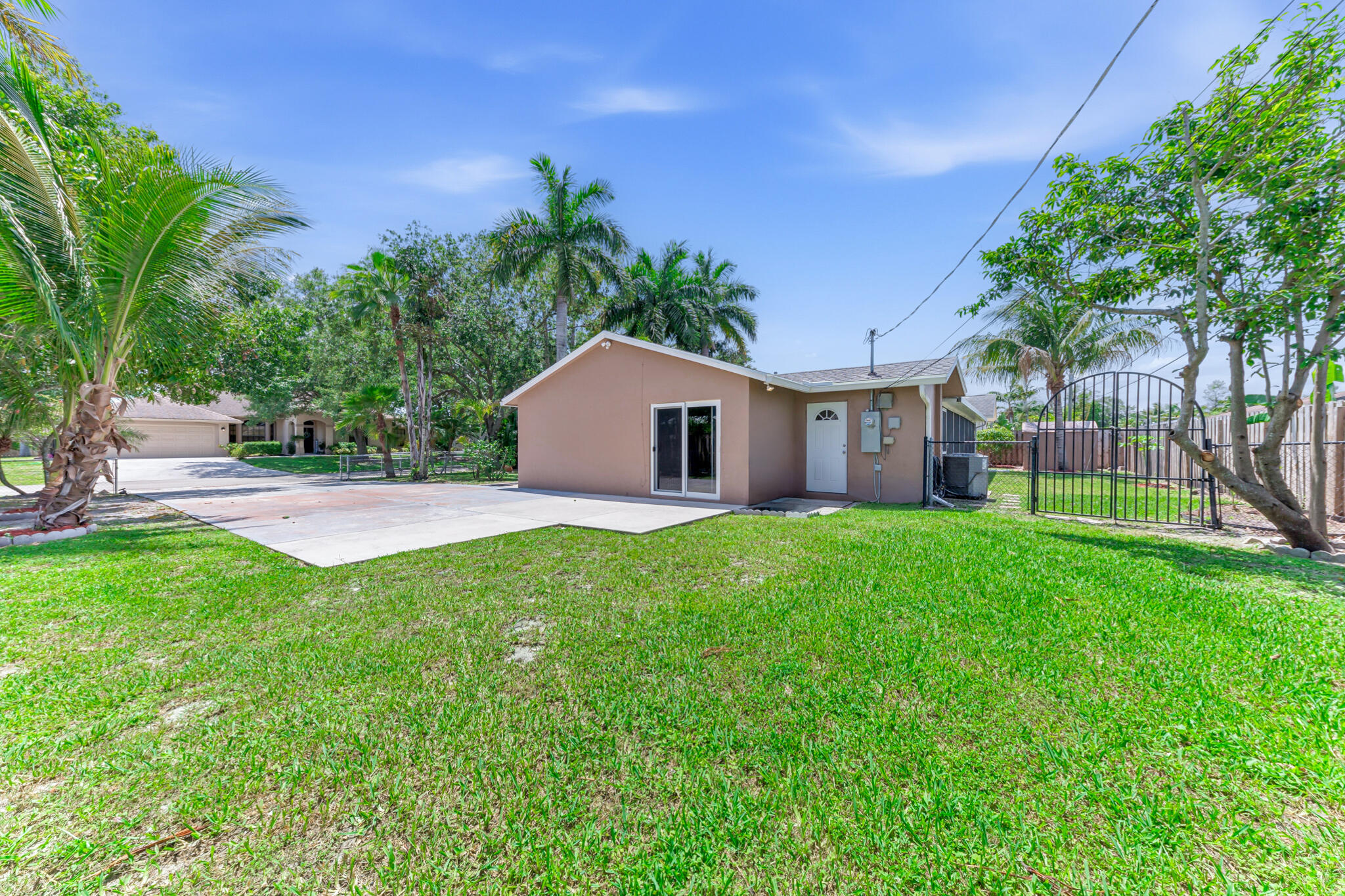 TROPICAL COUNTRY ESTATES - Residential