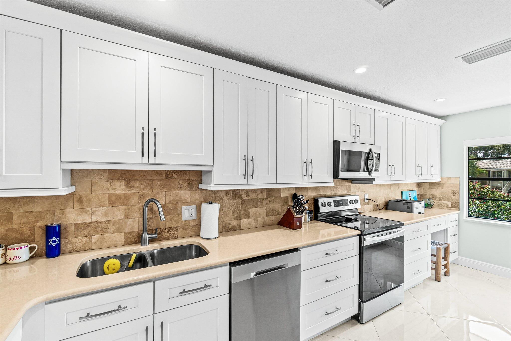 STRATFORD AT HUNTERS RUN - Residential