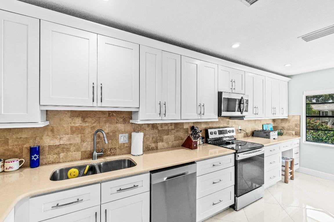 STRATFORD AT HUNTERS RUN CONDO - Residential