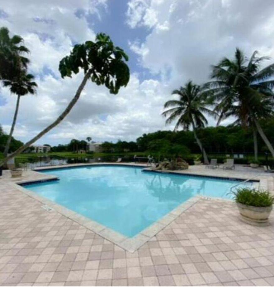 Welcome GRAND VIEW AT CRESTWOOD  It is a beautiful community offering spacious living with ample closet space. Enjoy the convenience of an in-unit washer and dryer. The community amenities include two pools, picnic areas, basketball, tennis court, fitness center and much more!