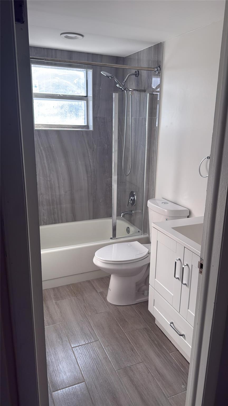 KINGS POINT SAXONY CONDOS - Residential Lease