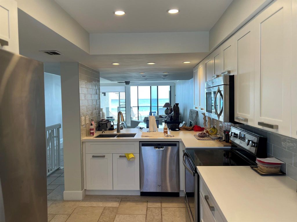 Photo of 550 NE 21st Avenue #25, Deerfield Beach, FL 33441 (MLS # R11001811)