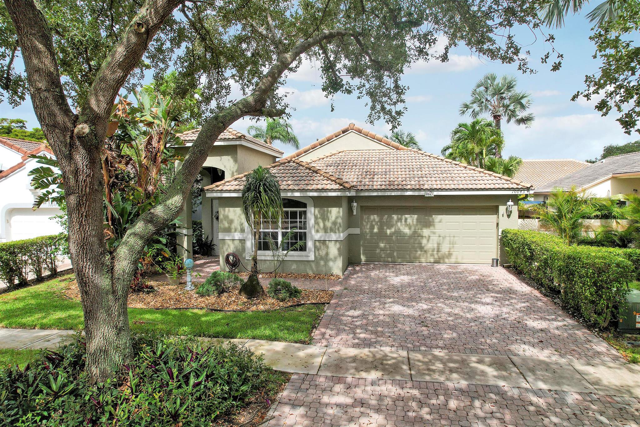 Lovely 3BD/3BA pool home in the sought-after 55+ community of The Club at Indian Lakes. This light and bright courtyard-style home features a large screened-in pool, 2-car garage, and is move-in ready. Investor-friendly with immediate rental allowed and pet-friendly (2 dogs up to 40 lbs). Enjoy resort-style amenities including a newly updated clubhouse, Har-Tru tennis & pickleball courts with a Pro, fitness center, spa, card rooms, and social hall. HOA includes cable, internet, landscaping & more. Live the country club lifestyle without the fees! Just a short walk to house of worship! .