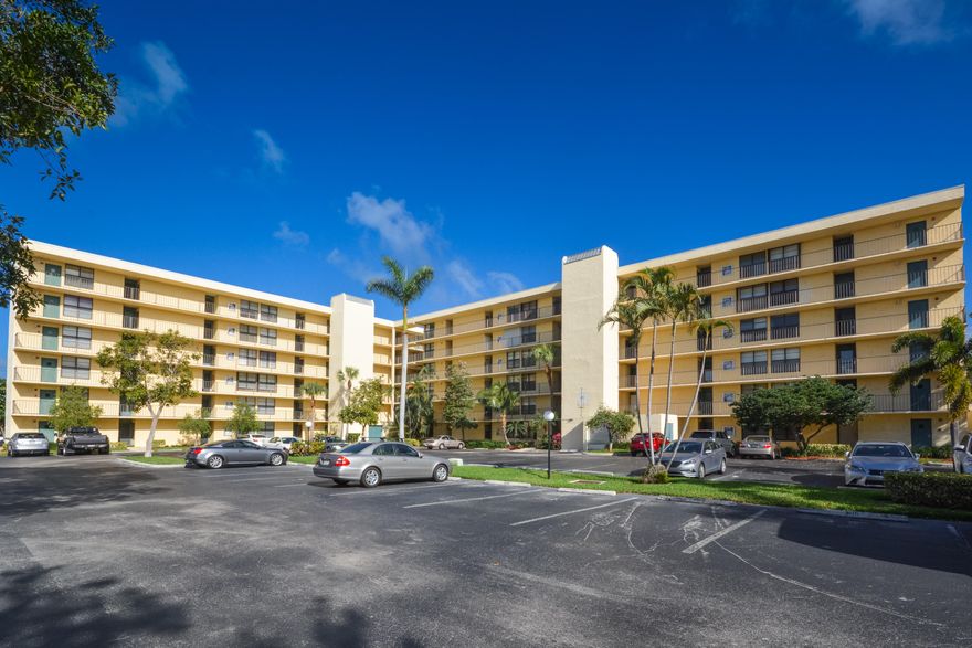 Gated, Water Front One Bedroom. Nicely updated and ready for move in. Water view, wood like floors, 1 fixed bridge on Federal Hwy, 5 min. to the intracoastal or 10 minutes to the beach by car. Can lease out immediately. Popular waterfront community welcomes boaters with affordable dock rentals. Priced to sell. 5 pools, tennis, fitness and more.
Measurements not deemed accurate.