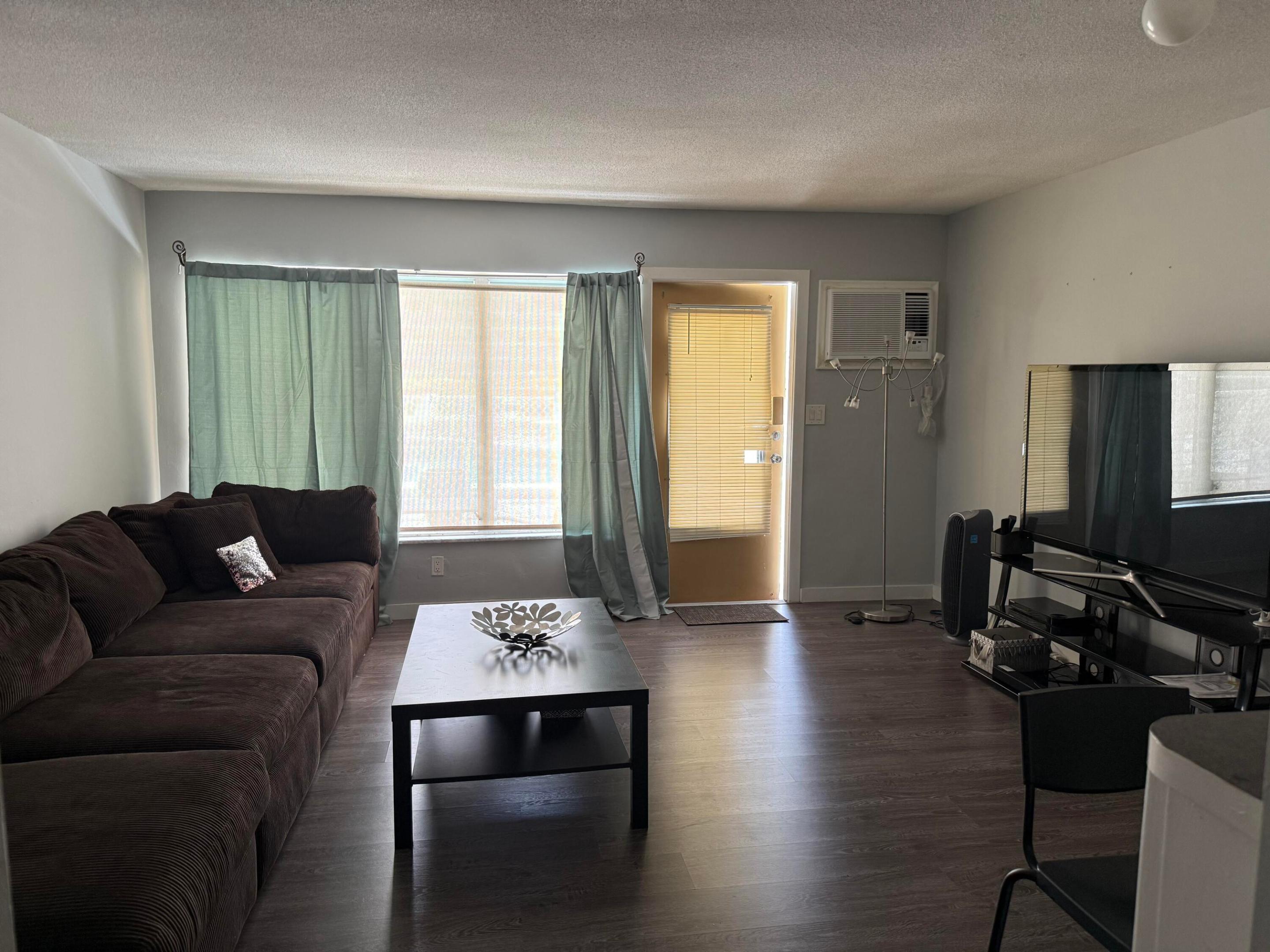1110 N Riverside Drive 9
