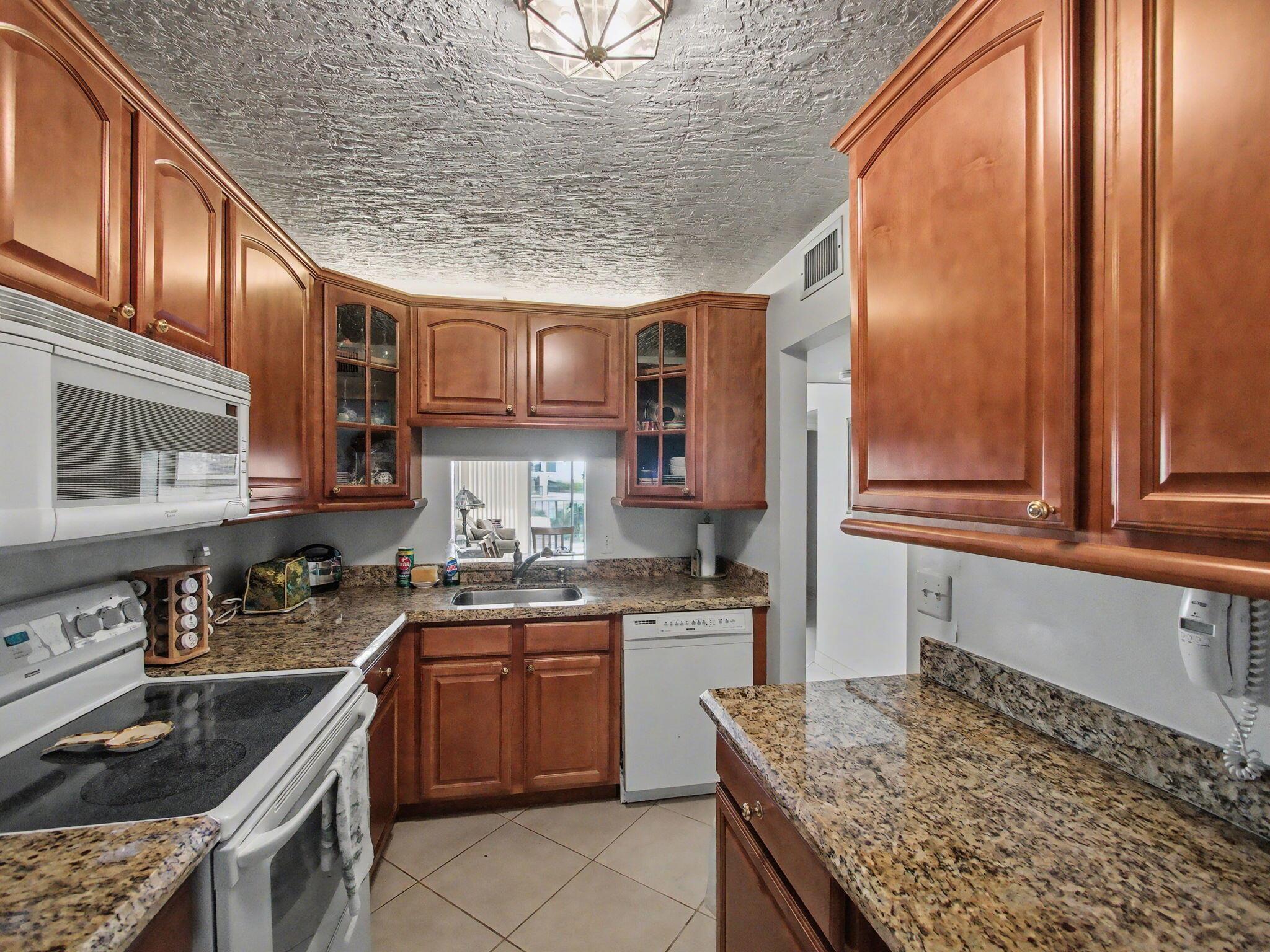 PALM BEACH HARBOUR CLUB C - Residential Lease