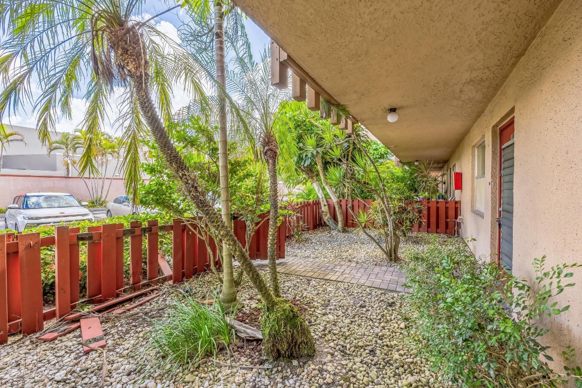 PALM LAKES CONDO - Residential