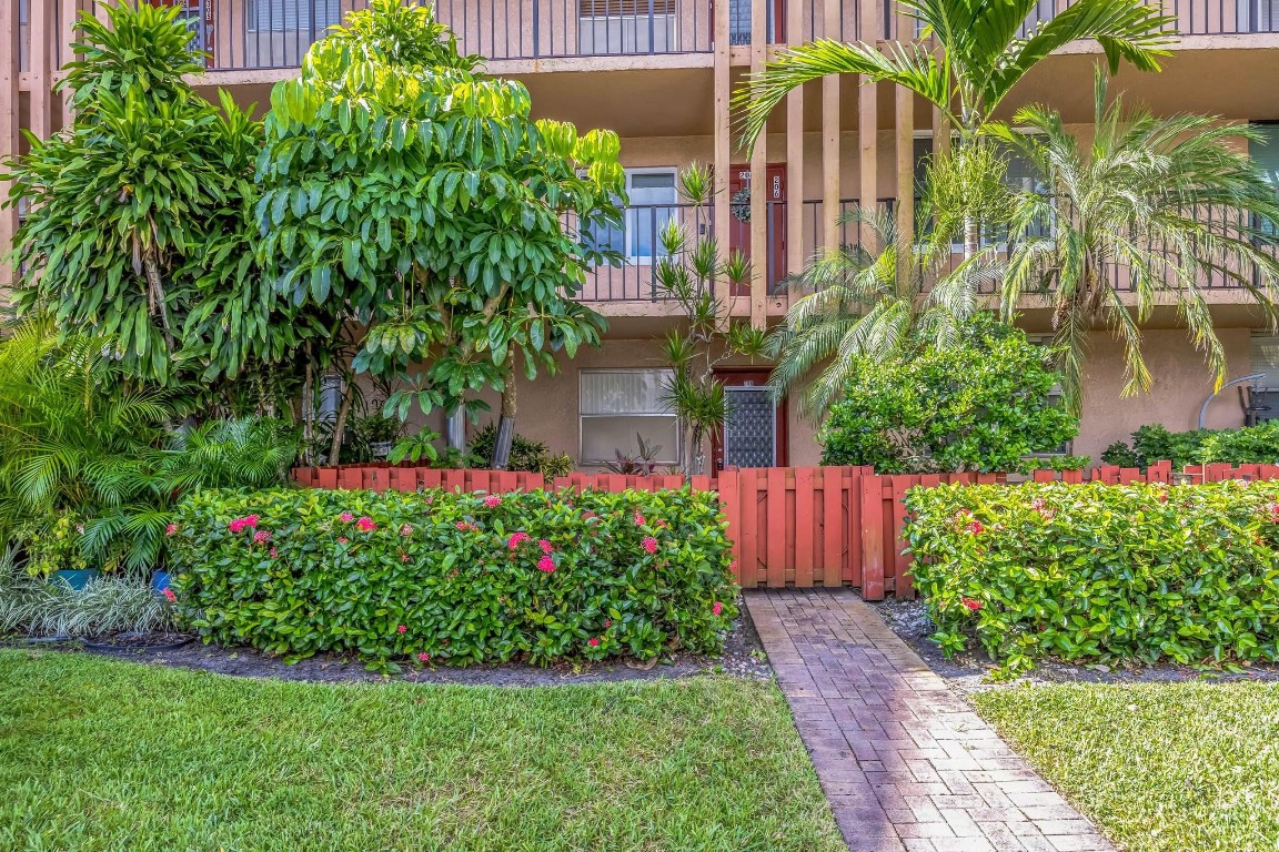 PALM LAKES CONDO - Residential