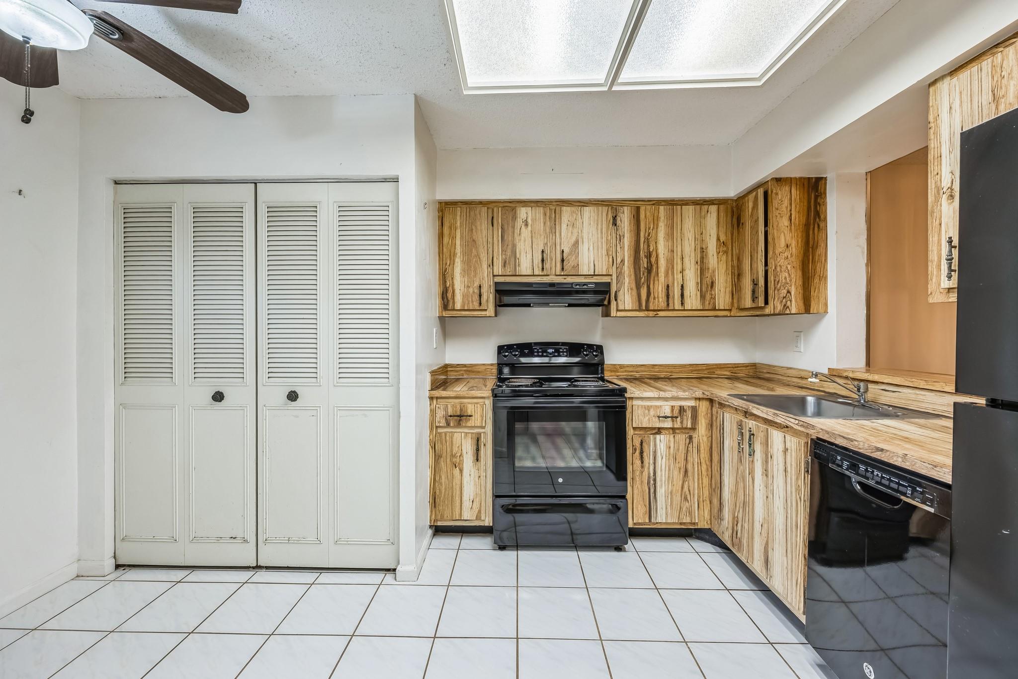 PALM LAKES CONDO - Residential