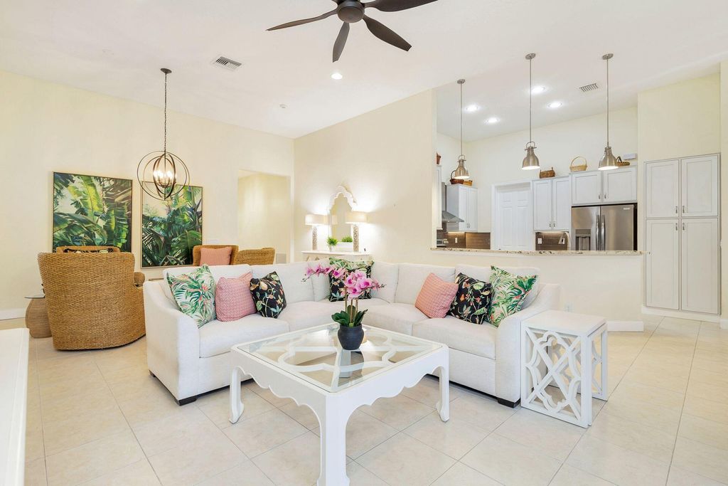 Photo of 140 Via Rosina, Jupiter, FL 33458 (MLS # R10963109)