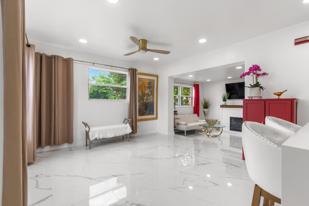 Photo of 201 NE 28th Court, Boynton Beach, FL 33435 (MLS # R11142343)