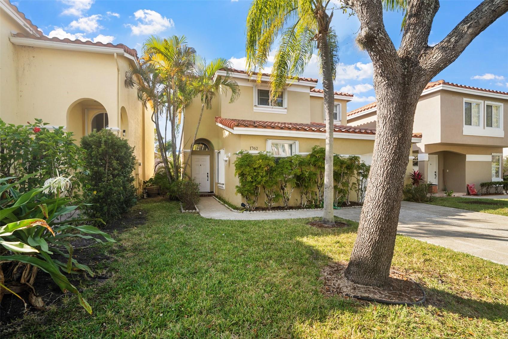 1762 E Trafalgar Cir