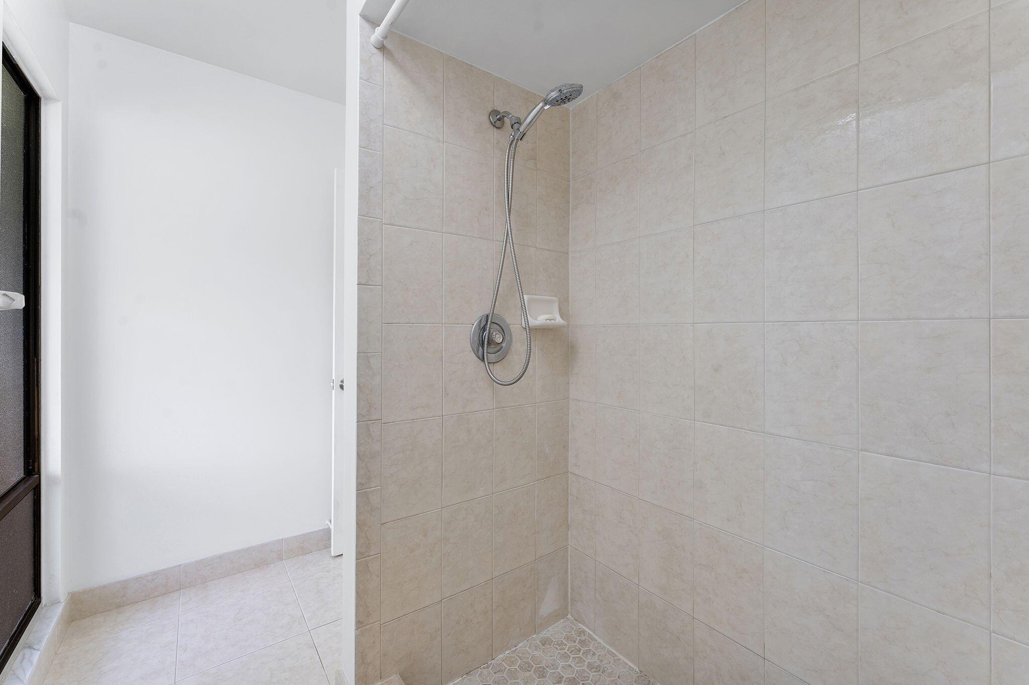 CANARY PALM CLUB - Residential