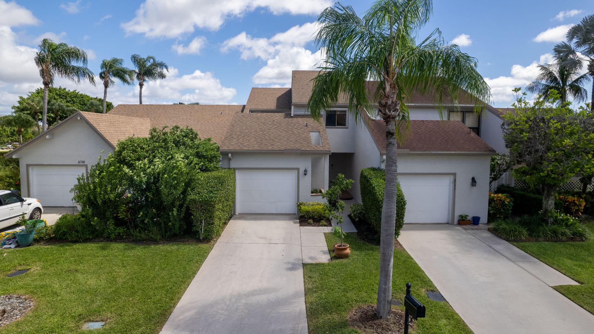 6739 Canary Palm Circle