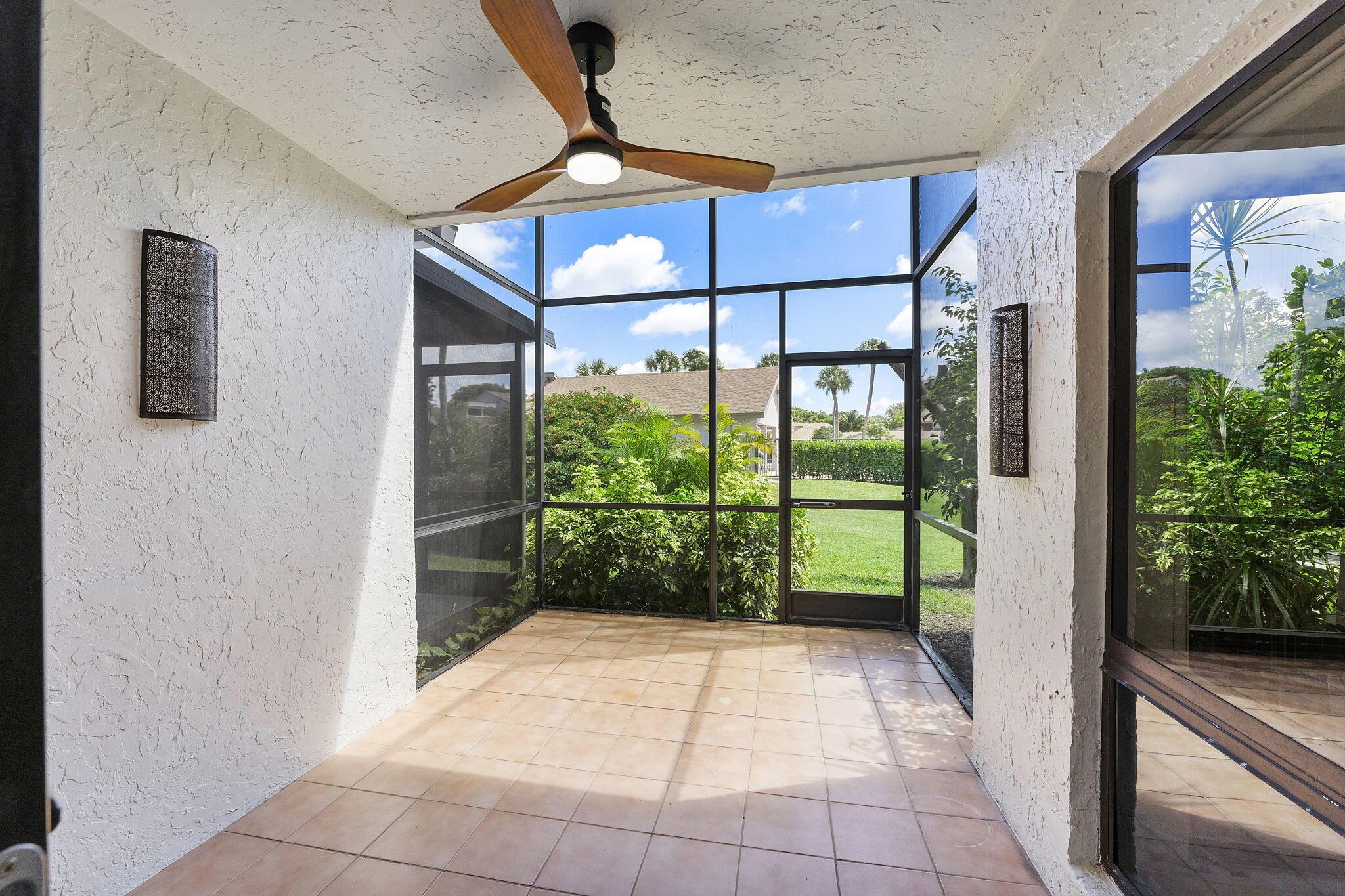 CANARY PALM CLUB - Residential