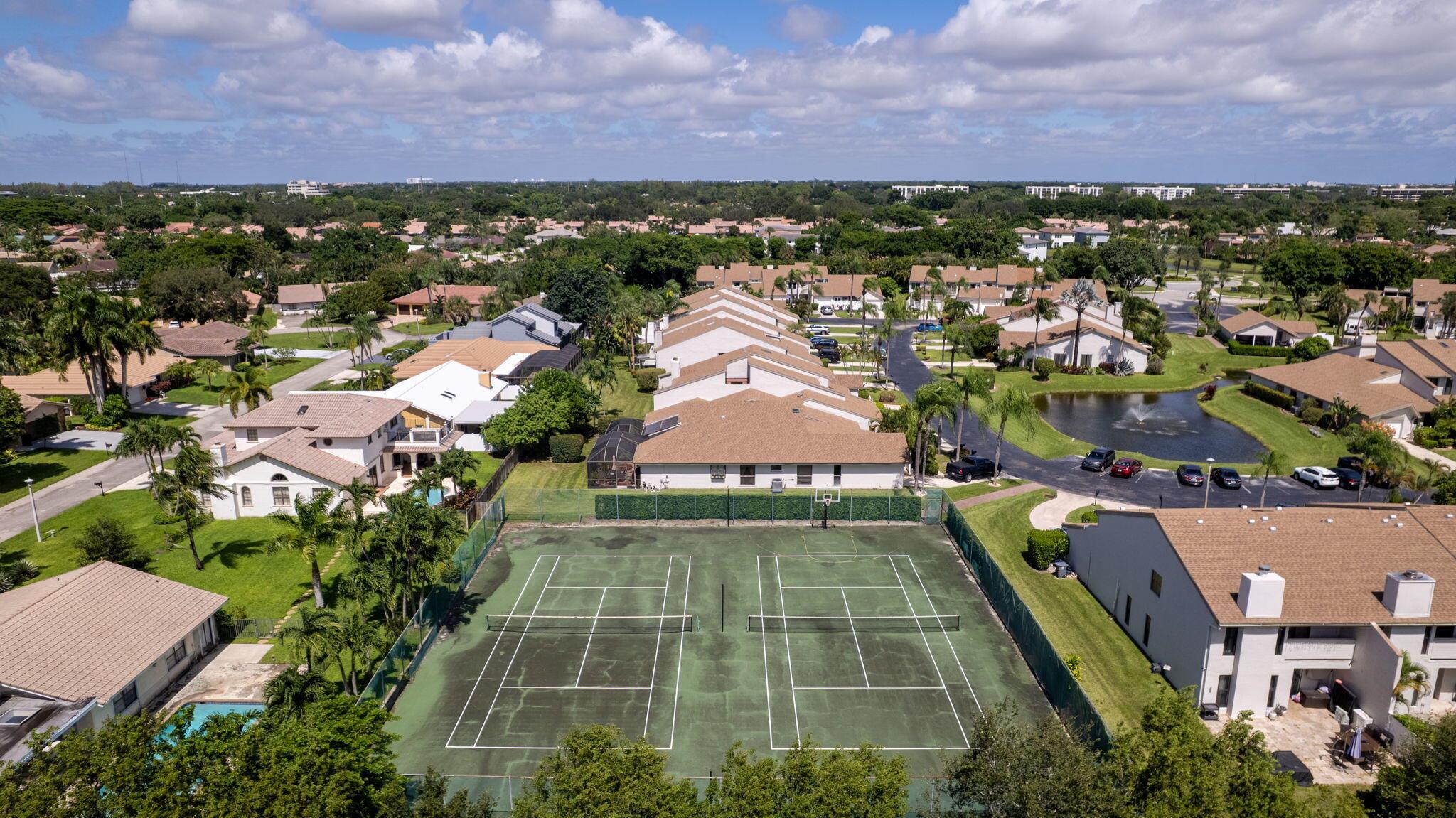 CANARY PALM CLUB - Residential