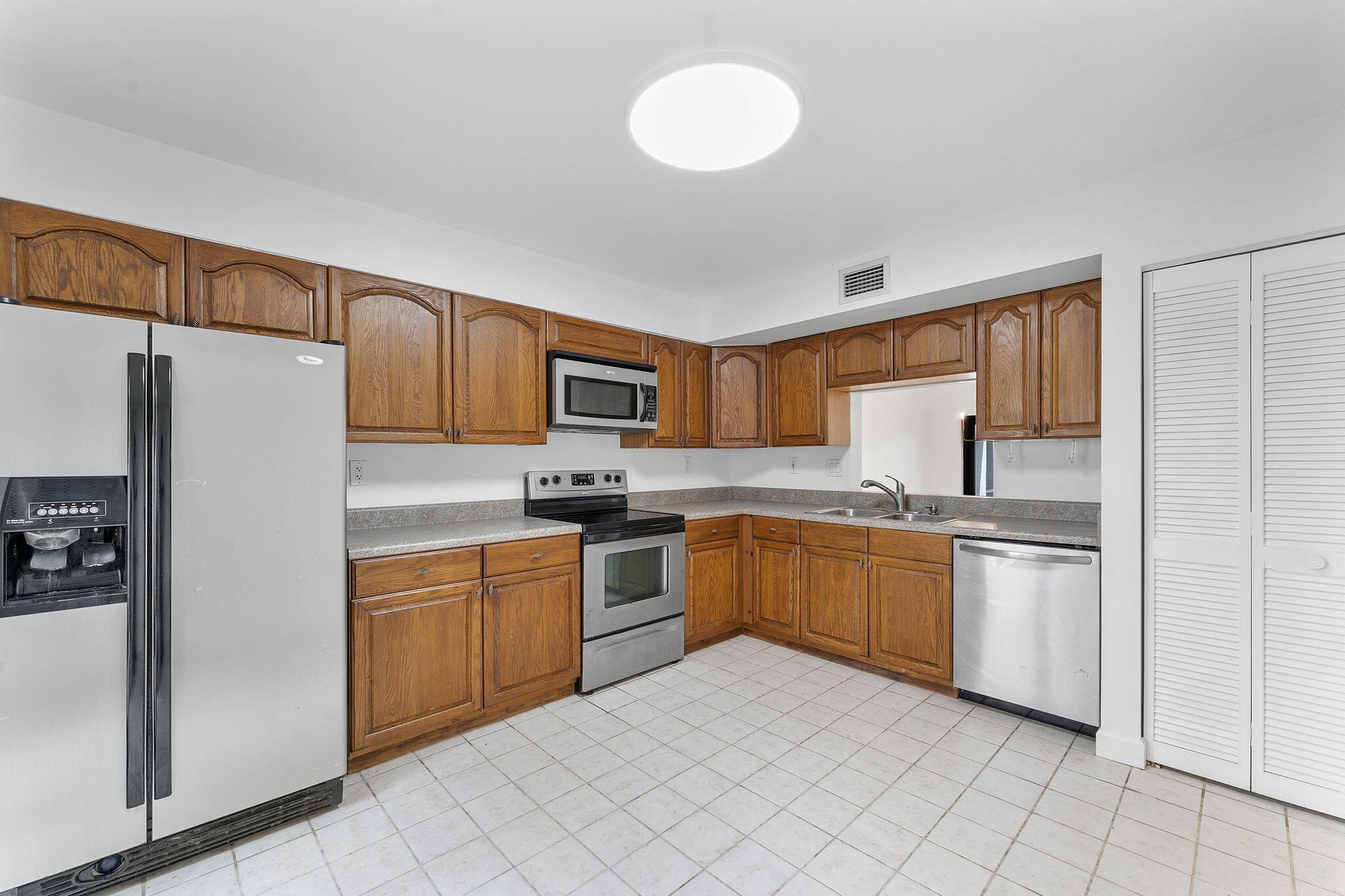 CANARY PALM CLUB - Residential