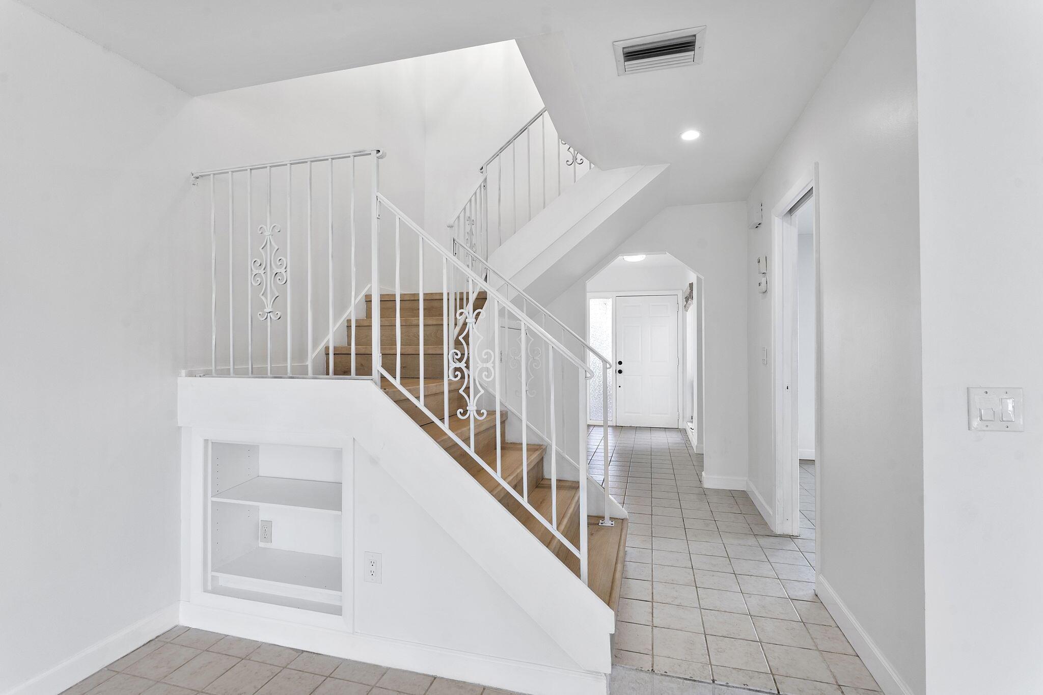 CANARY PALM CLUB - Residential