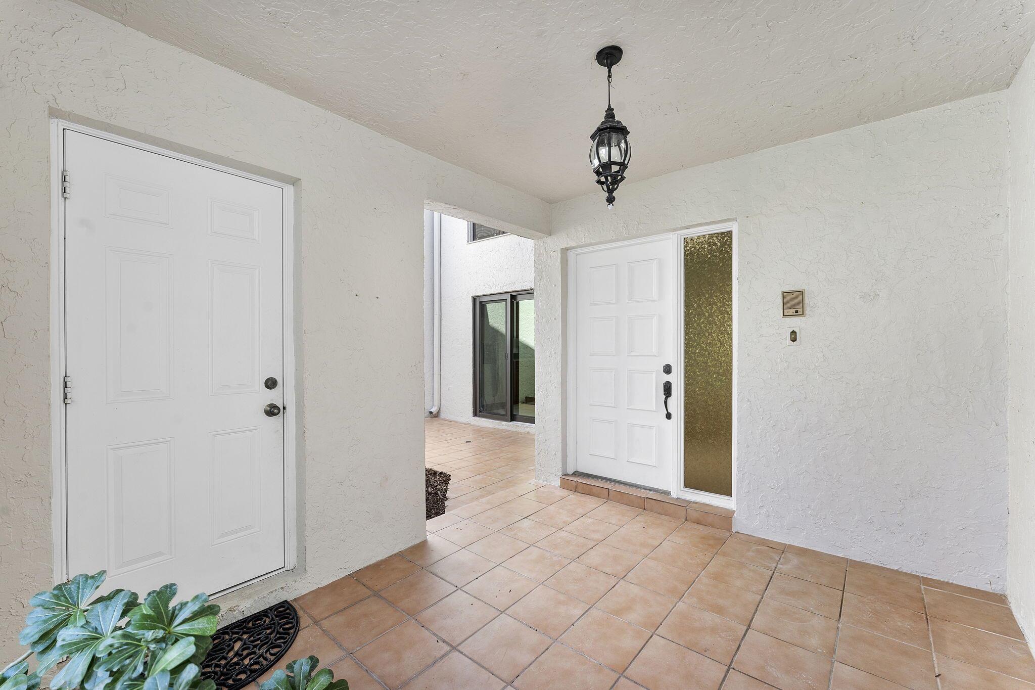 6739 Canary Palm Circle