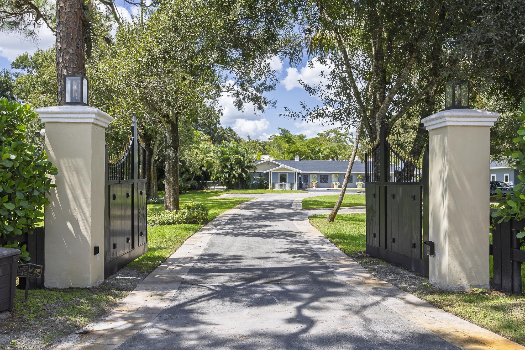 LOXAHATCHEE GROVES - Residential Lease