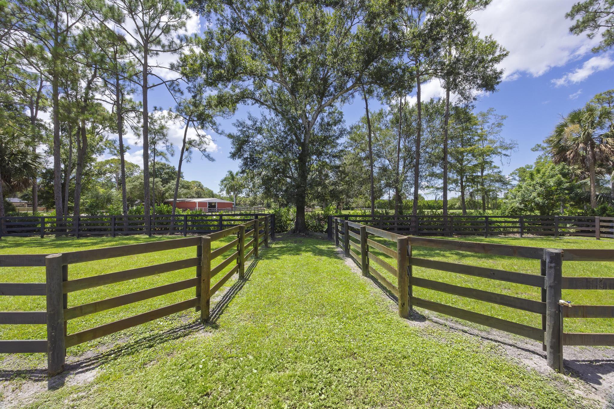 LOXAHATCHEE GROVES - Residential Lease