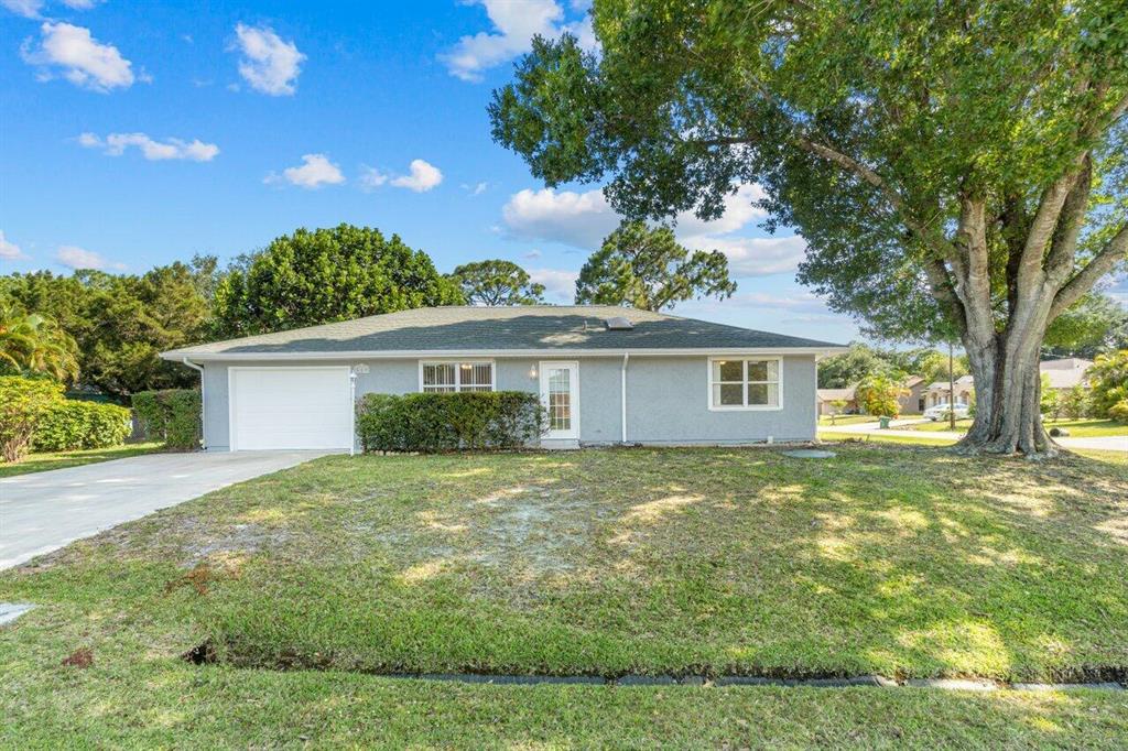 Photo of 580 SW Duval Avenue, Port Saint Lucie, FL 34983 (MLS # R10798894)