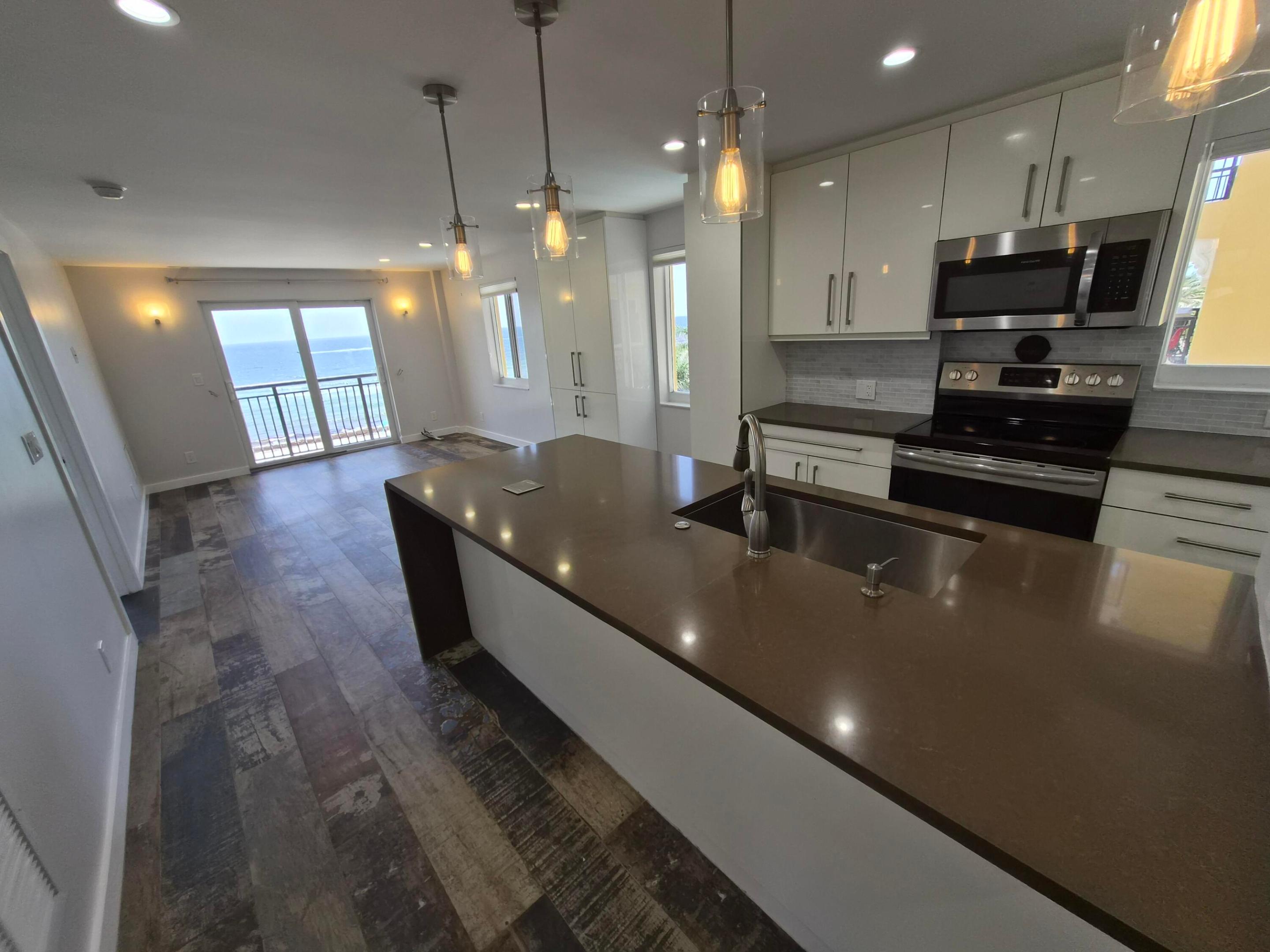 1815 N Surf Road 404