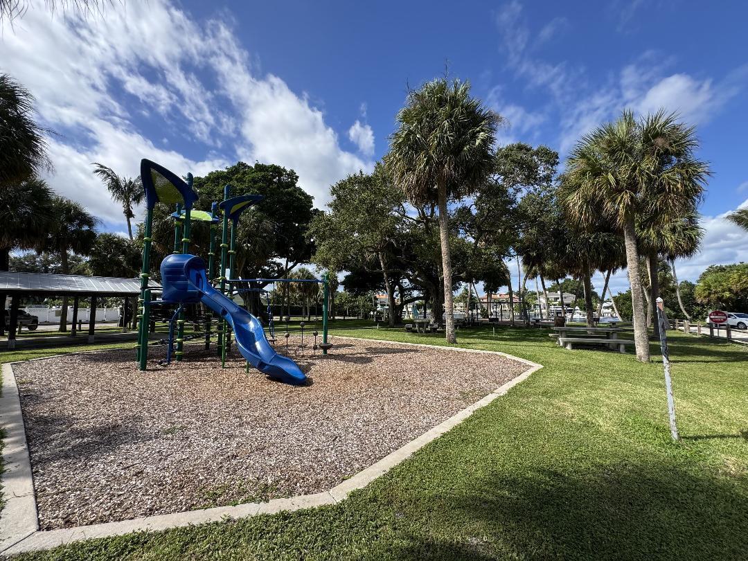 JUNO ISLES 3 - Residential Lease