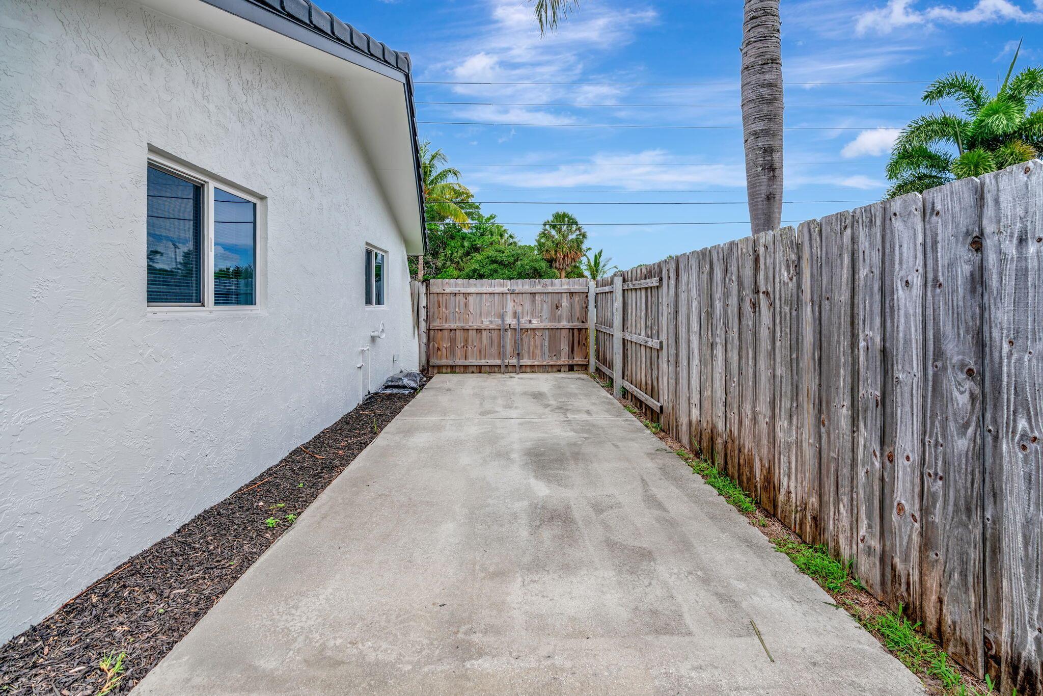 JUNO ISLES 3 - Residential Lease