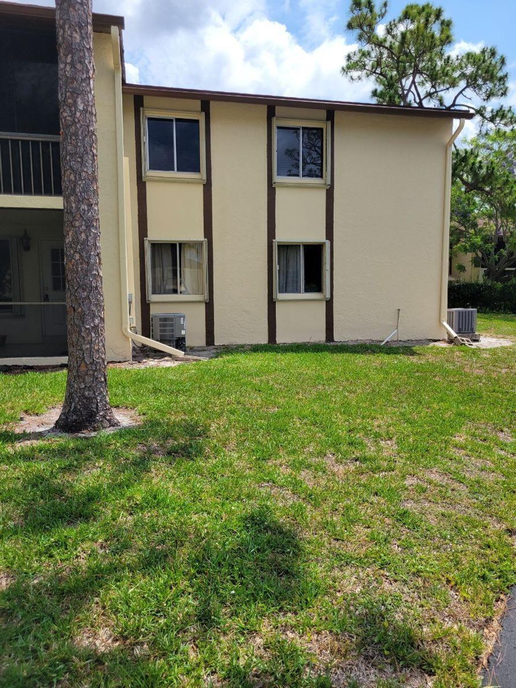 Photo of 130 Lake Pine Circle #D1, Greenacres, FL 33463 (MLS # R11100259)