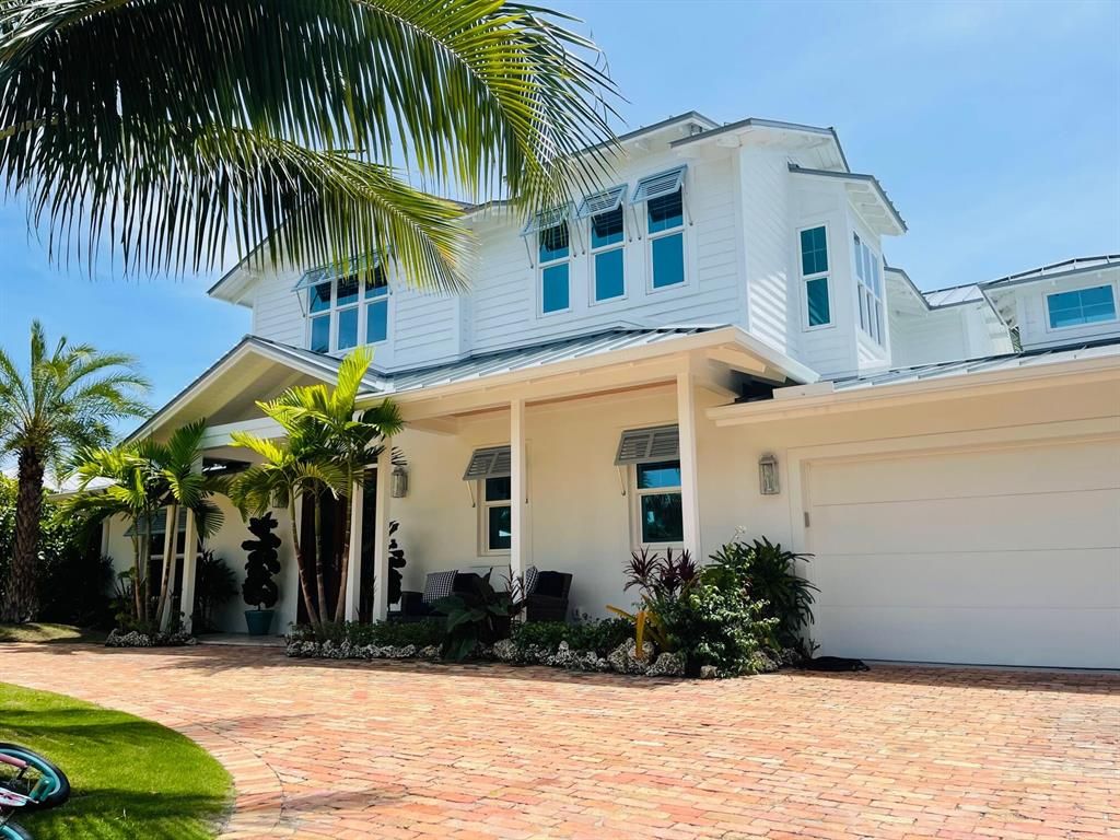 Photo of 8 Country Club Circle, Tequesta, FL 33469 (MLS # R10712119)