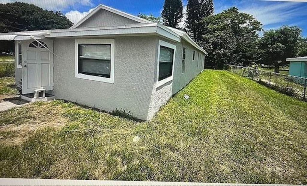 Photo of 1510 Avenue H, Fort Pierce, FL 34950 (MLS # F10535489)