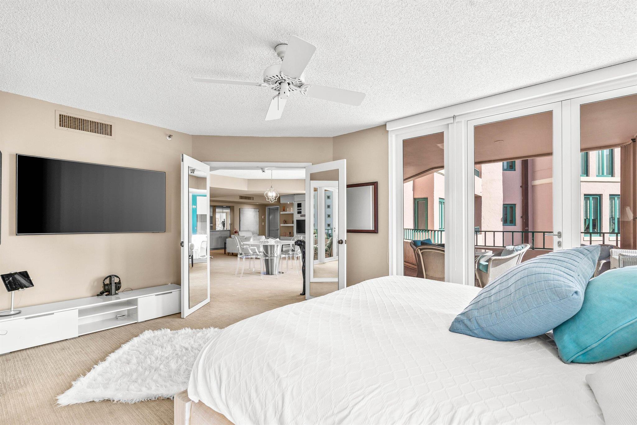 MIZNER COURT - Residential