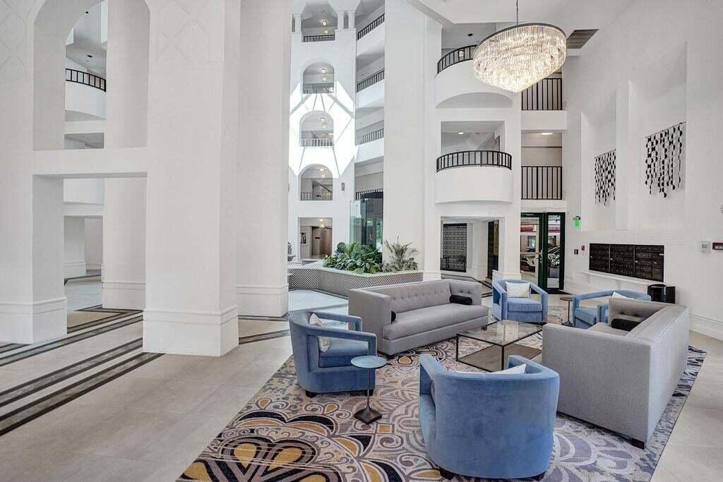 MIZNER COURT - Residential