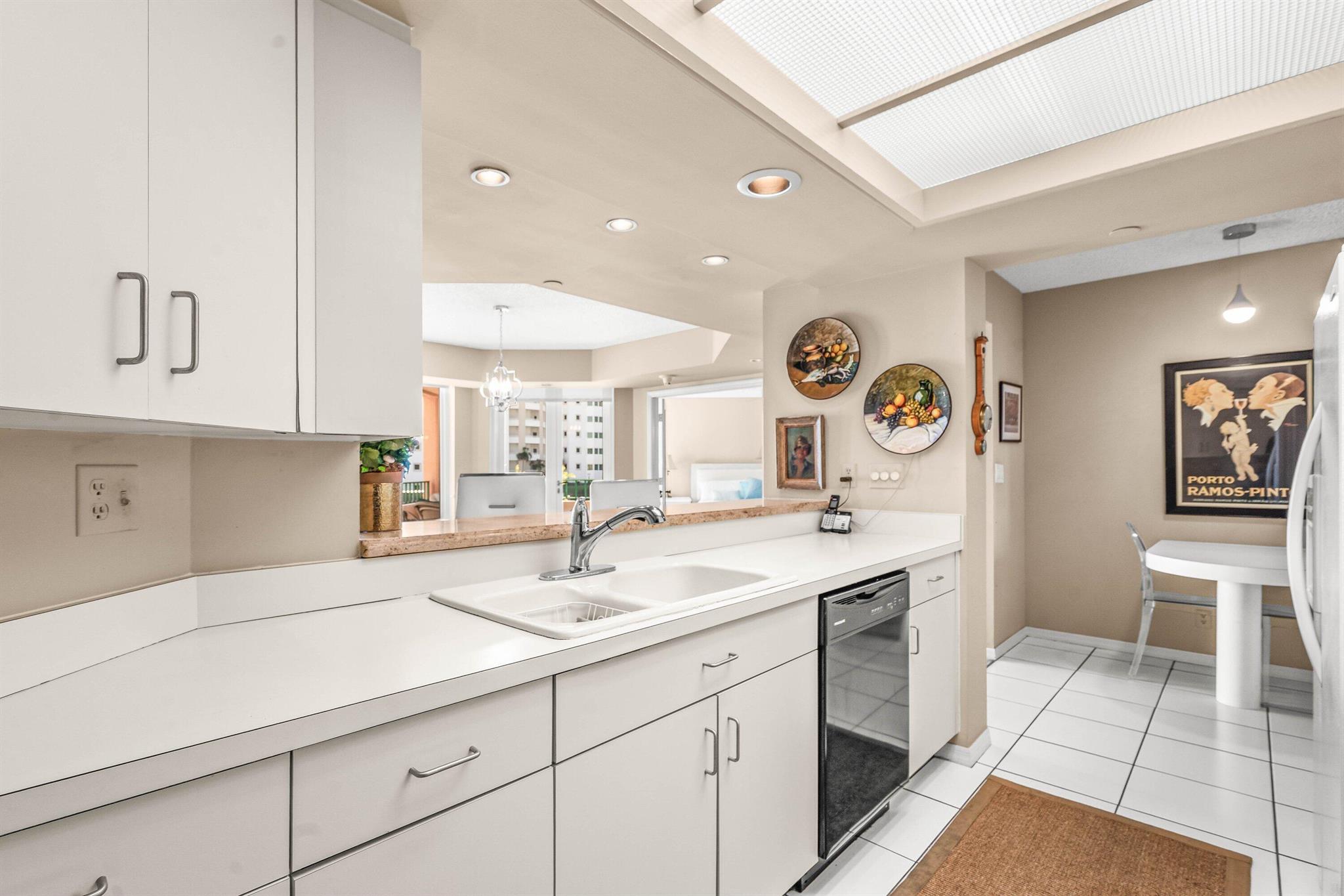 MIZNER COURT - Residential