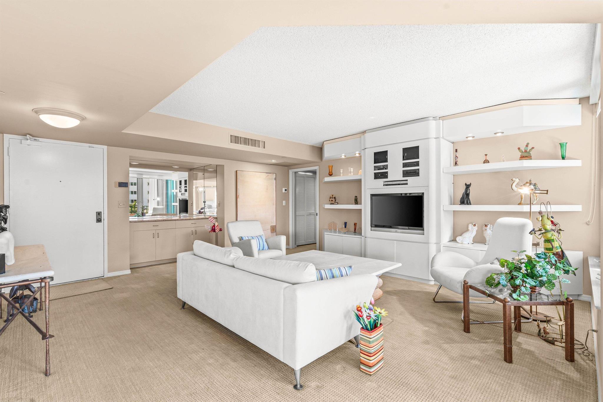 MIZNER COURT - Residential