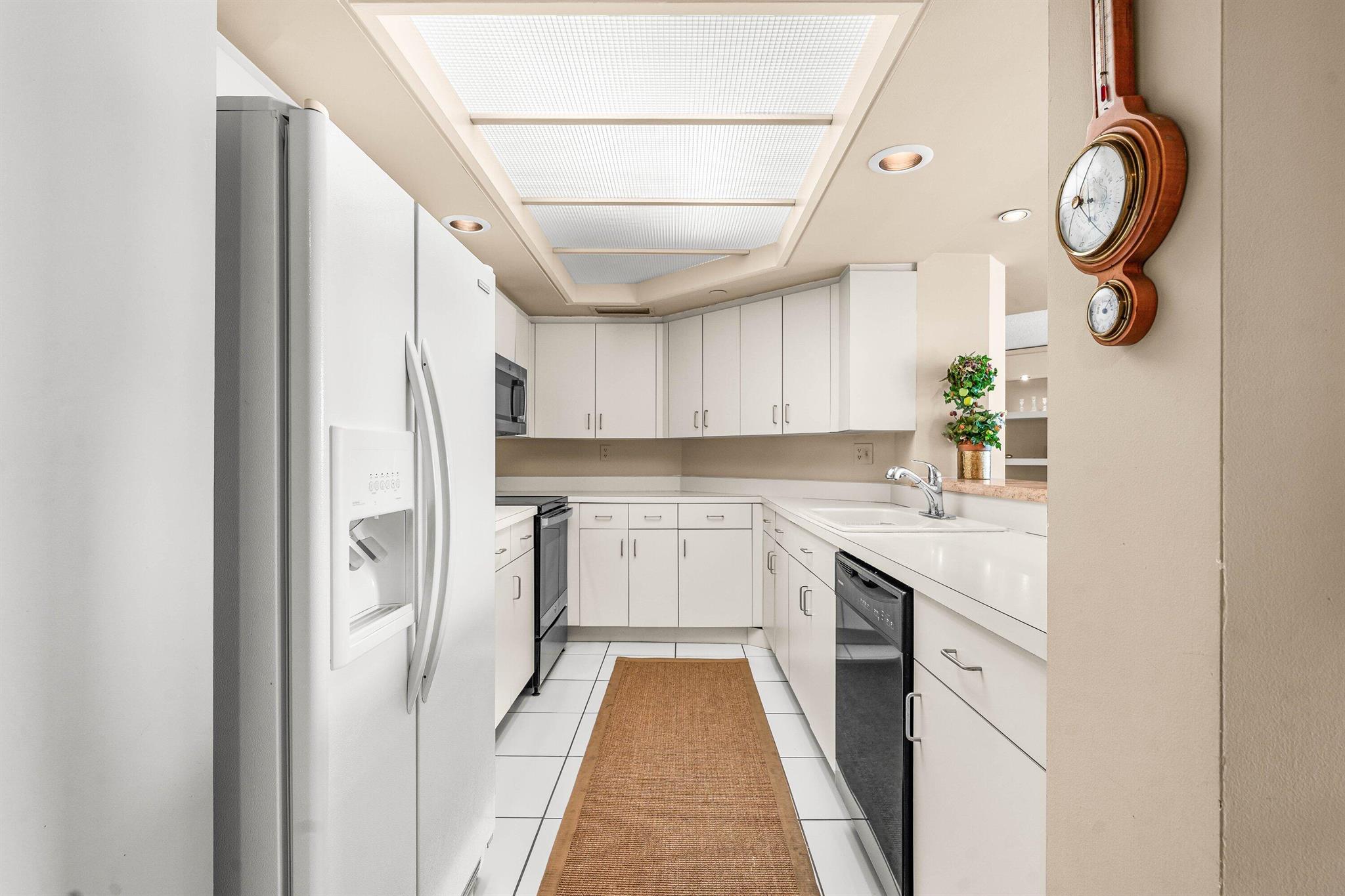 MIZNER COURT - Residential