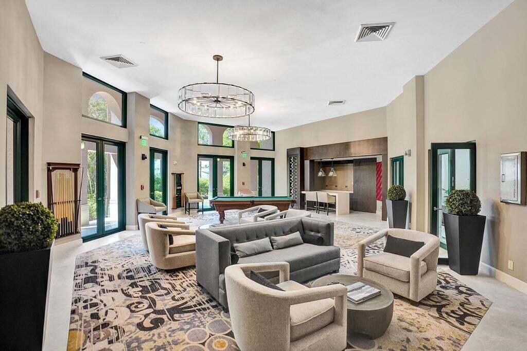 MIZNER COURT - Residential