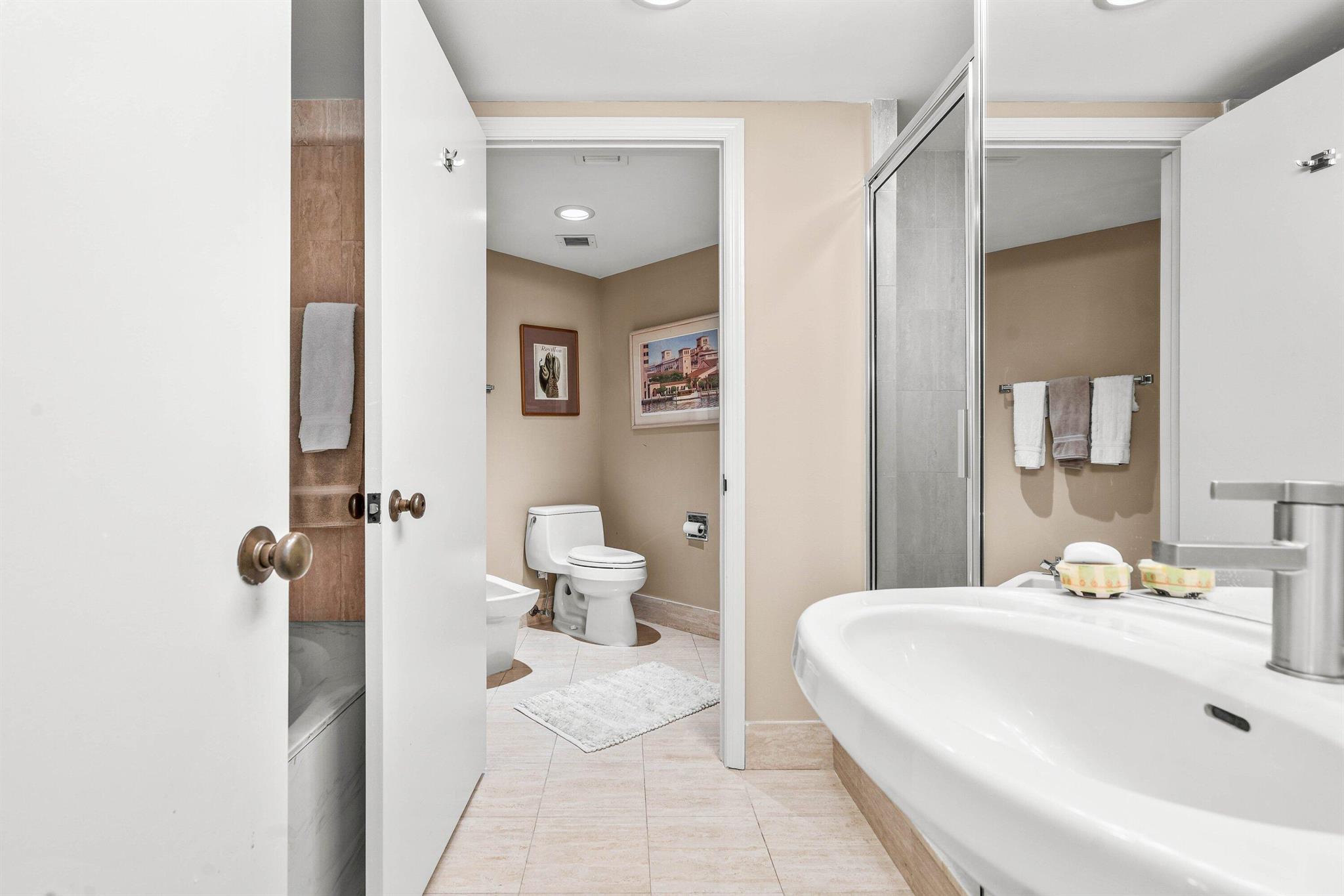 MIZNER COURT - Residential