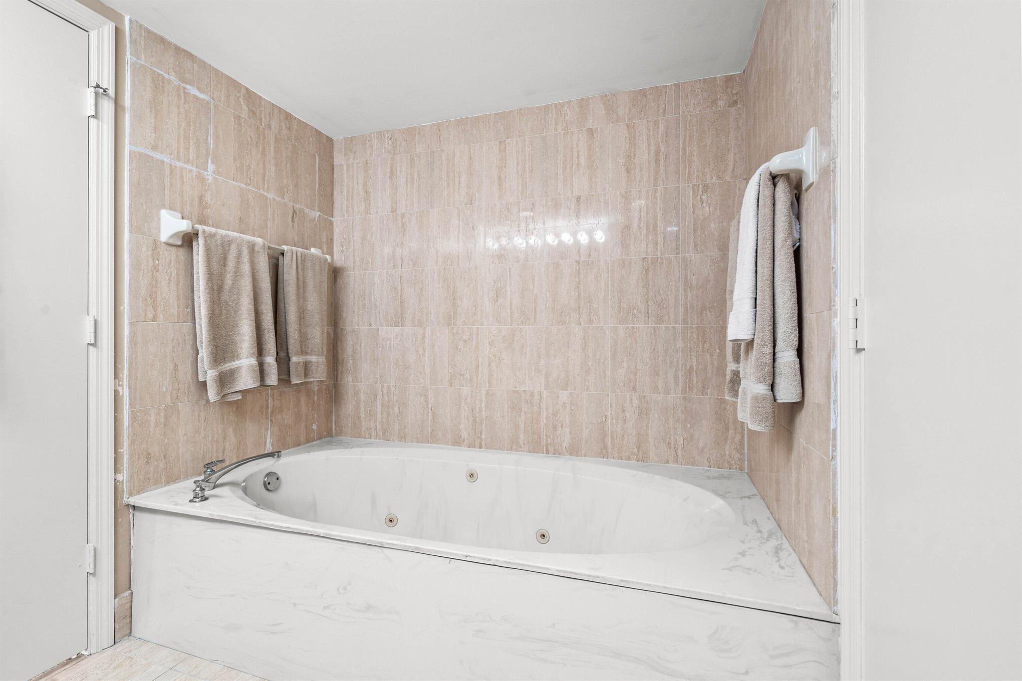 MIZNER COURT - Residential