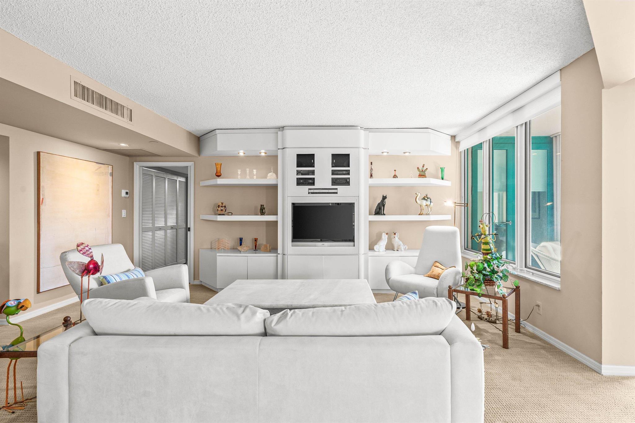 MIZNER COURT - Residential