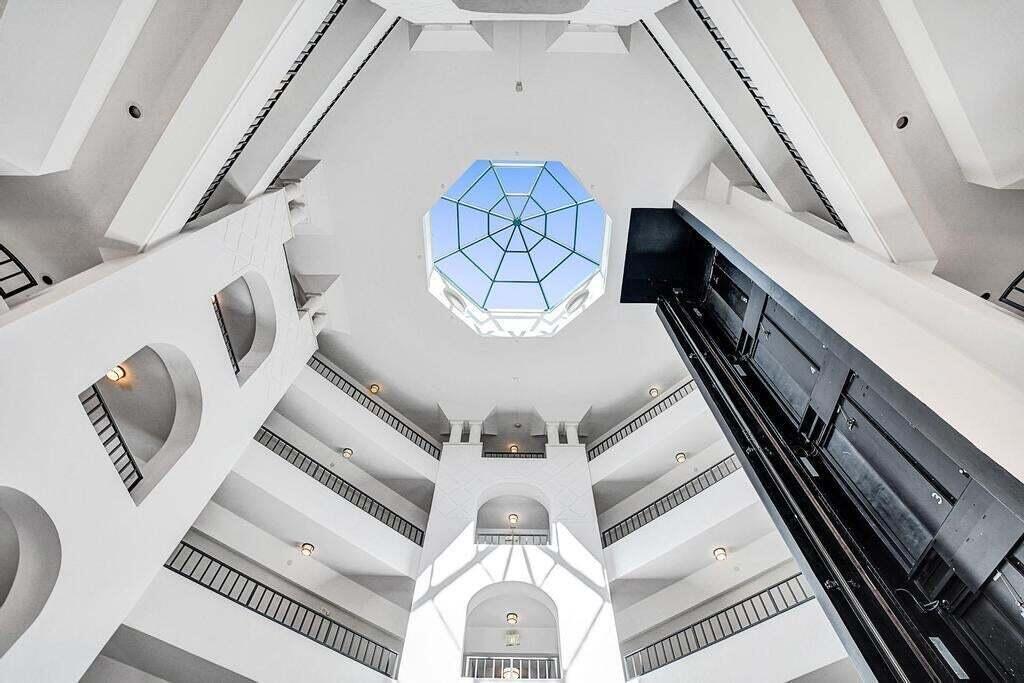 MIZNER COURT - Residential