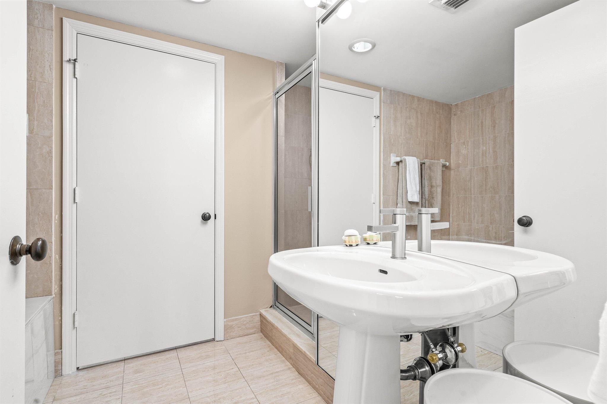 MIZNER COURT - Residential