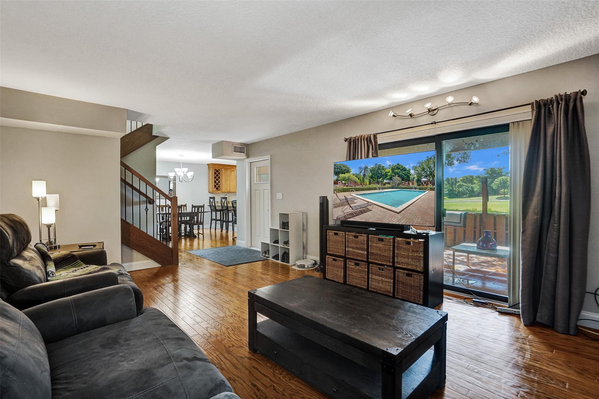 WOODVALE - Residential