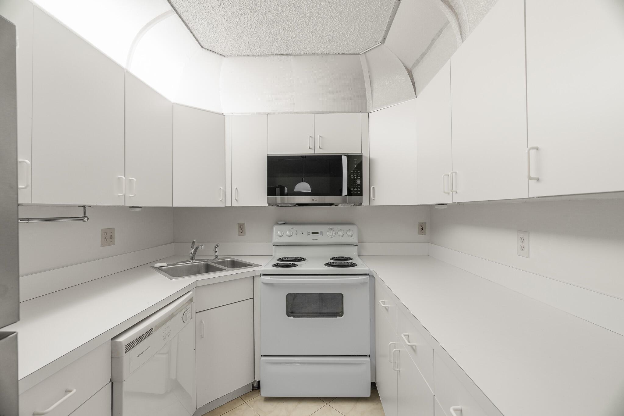 PINE RIDGE AT MARTIN DOWN - Residential