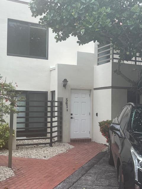 Don't miss this rare opportunity to own a stunningly updated 3-bedroom, 3-bathroom townhome located directly across from the beach and just steps to the vibrant dining and shopping scene of Palmetto Park Road!This light and bright home offers an open floor plan with one bedroom conveniently located downstairs, and the spacious master suite plus third bedroom upstairs. Enjoy peaceful treetop views from your large private balcony, perfect for morning coffee or evening relaxation.