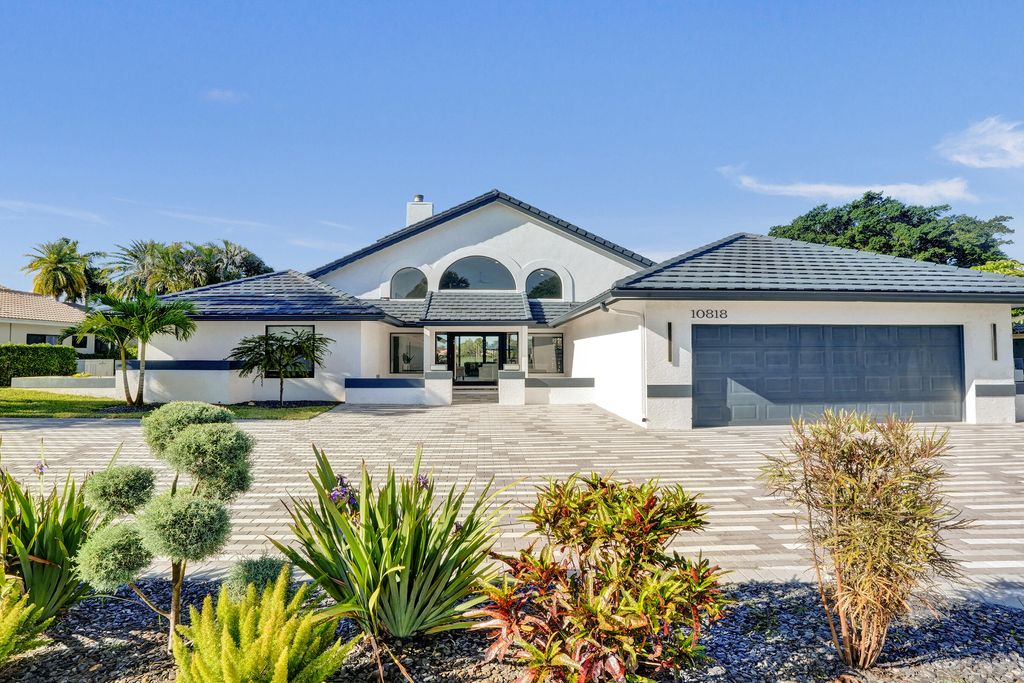 Photo of 10818 River Glenn Drive, Boca Raton, FL 33428 (MLS # B26026257)