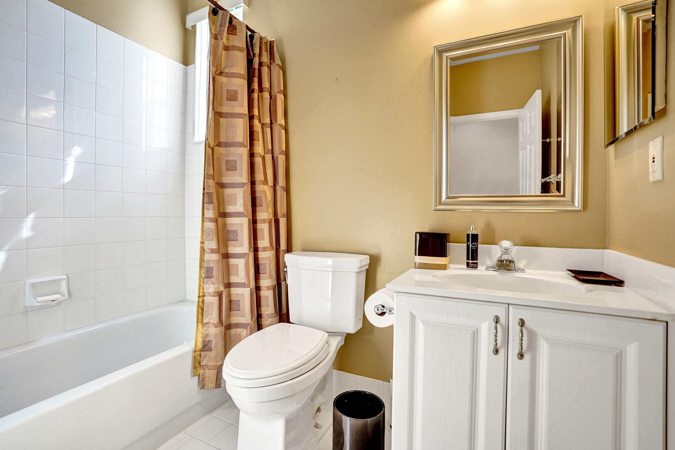 LAKE CHARLESTON / WATER'S EDGE - Residential